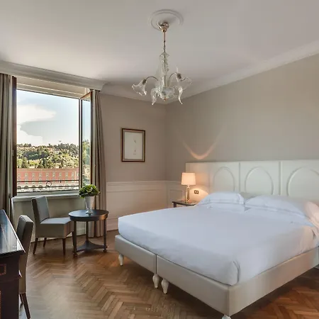 Plaza Lucchesi Szálloda 4*