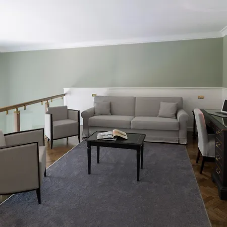 Plaza Lucchesi Szálloda 4*