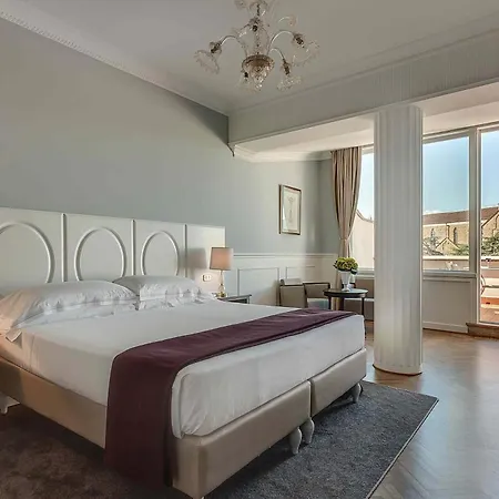 Plaza Lucchesi Hotell 4*