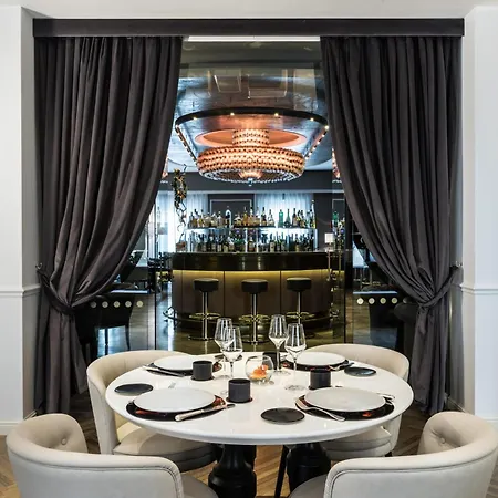 Plaza Lucchesi Florens