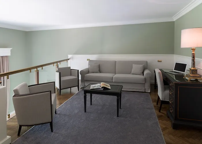 Plaza Lucchesi Hotel 4*