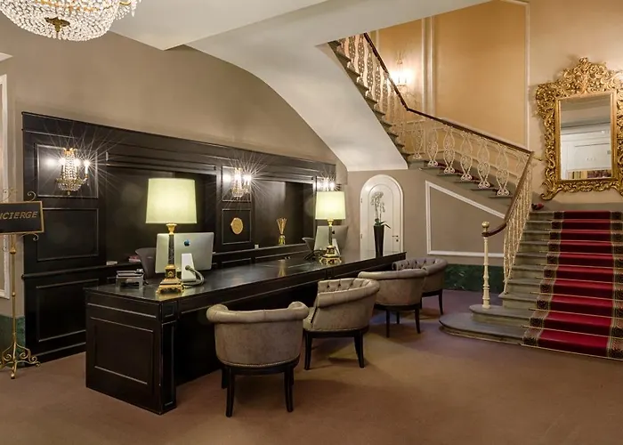 Plaza Lucchesi Florence