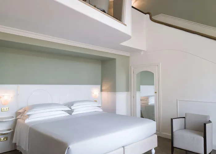 Plaza Lucchesi Florence