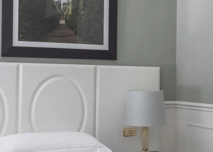 Plaza Lucchesi Florence