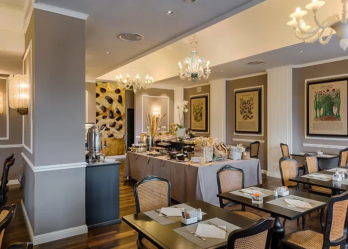 Plaza Lucchesi Florence