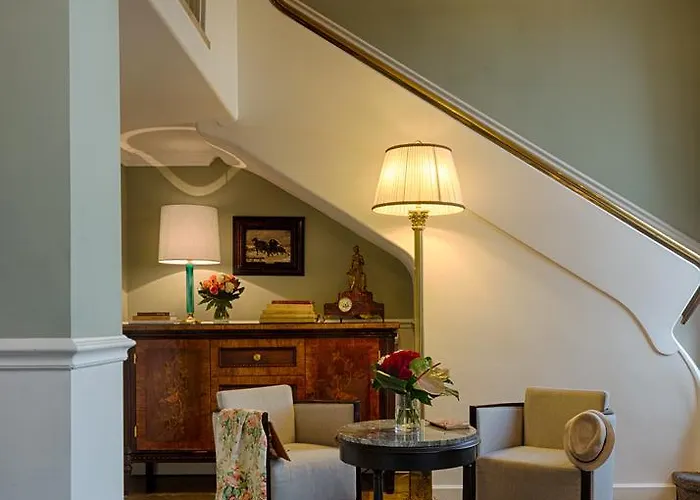 Plaza Lucchesi Florence