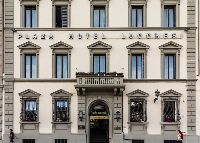Plaza Lucchesi Florence