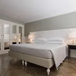 Plaza Lucchesi Hotel