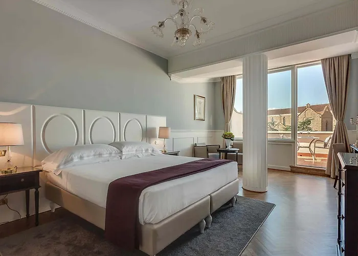 Plaza Lucchesi Otel 4*